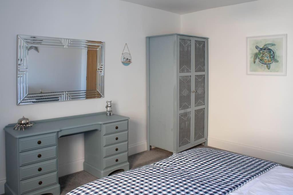 Lovely 2- Bedroom Apartment With Stunning Sea Views Worthing Exterior photo