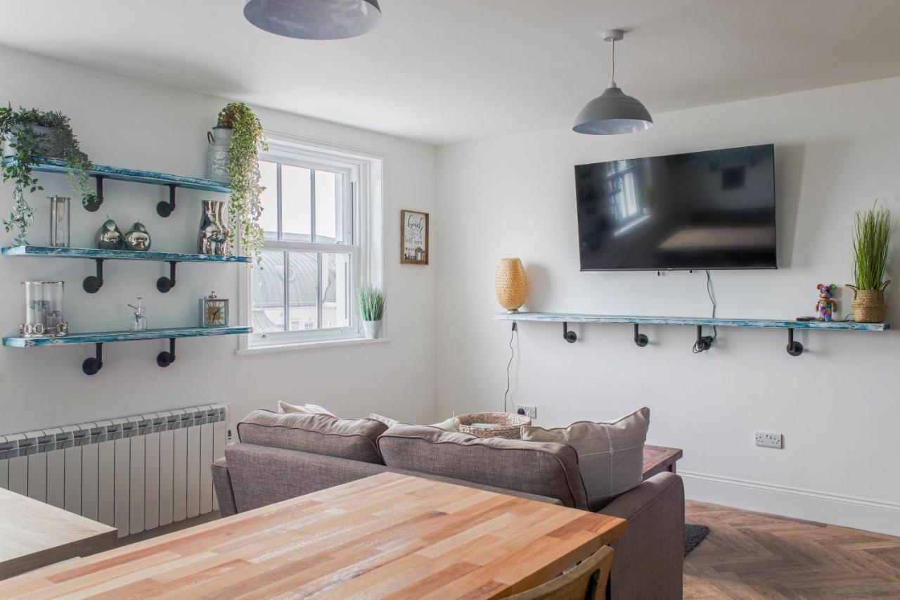 Lovely 2- Bedroom Apartment With Stunning Sea Views Worthing Exterior photo