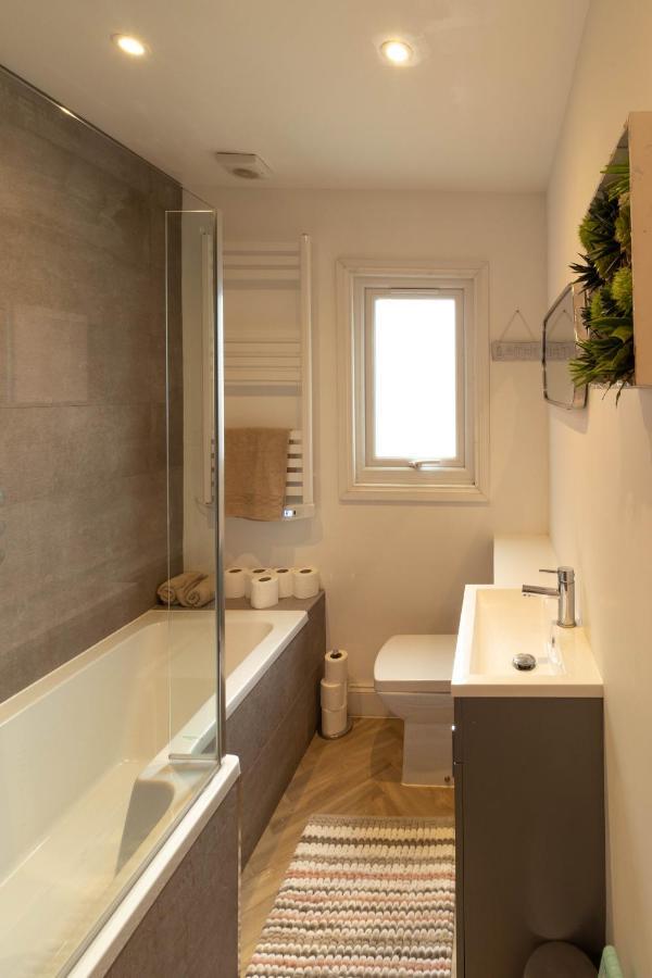 Lovely 2- Bedroom Apartment With Stunning Sea Views Worthing Exterior photo